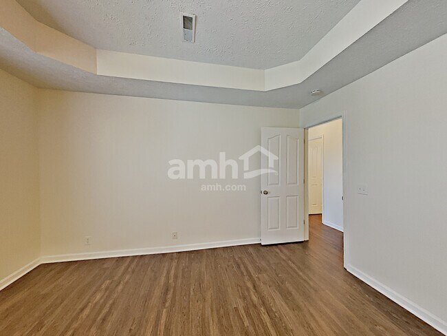 Building Photo - 511 Whitewater Ln