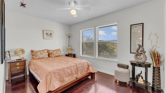 Building Photo - 708 Scarlet Sun