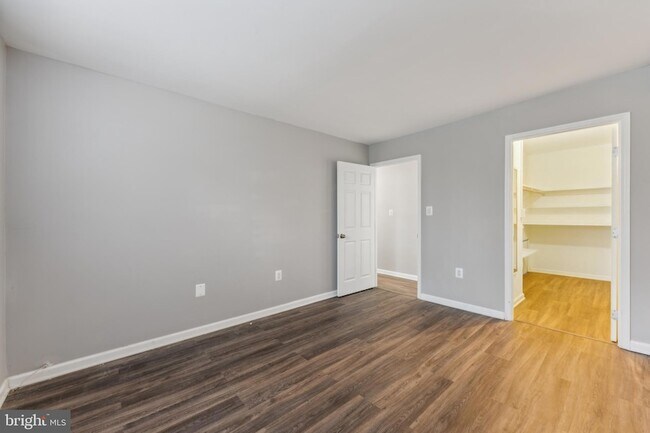 Building Photo - 10724 West Dr
