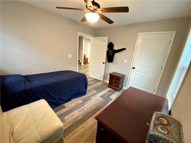 Building Photo - 1095 Mountain Springs Dr