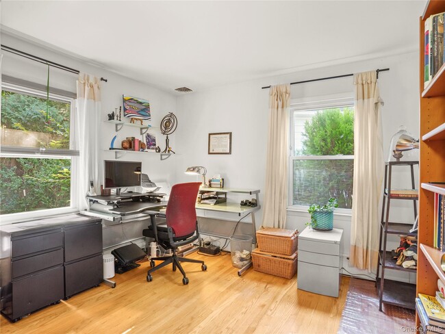 Building Photo - 1035 Shore Acres Dr