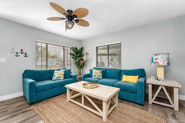 Building Photo - 6660 Date Palm Ave S