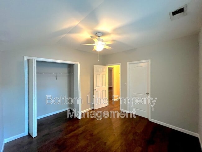 Building Photo - 2633 Kenhill Dr