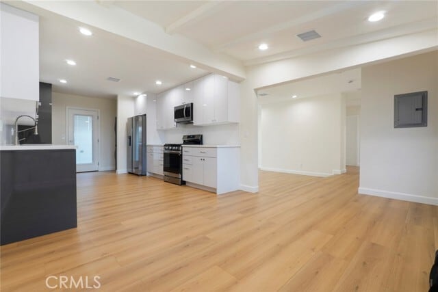 Building Photo - 7423 Balcom Ave