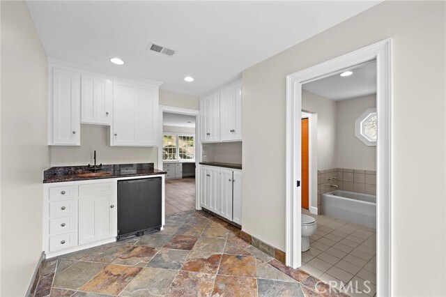 Building Photo - 4022 Calle Marlena