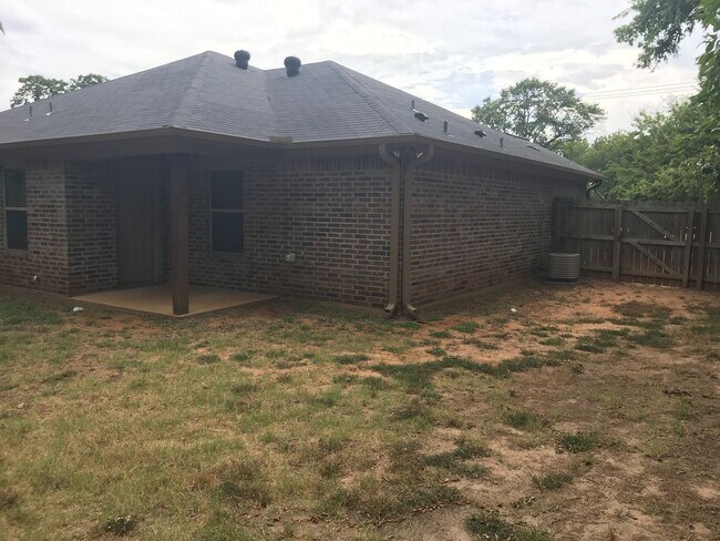 Building Photo - 516 S Baxter Ave