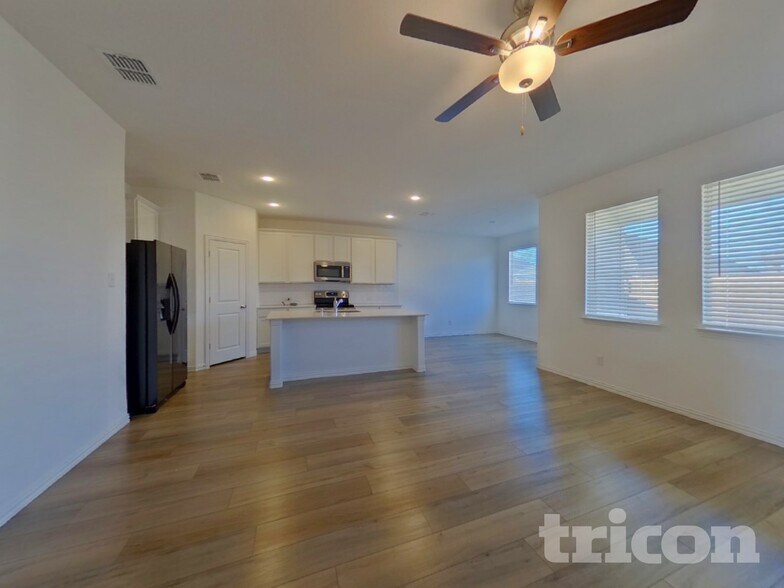 Building Photo - 509 Macdonald Wy