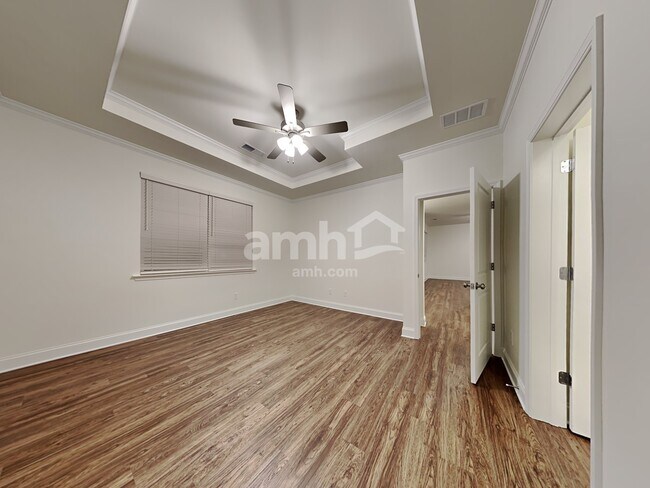 Building Photo - 5045 Hudson Vly Dr