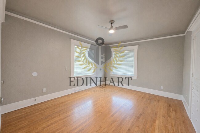 Building Photo - 1105 N College Ave