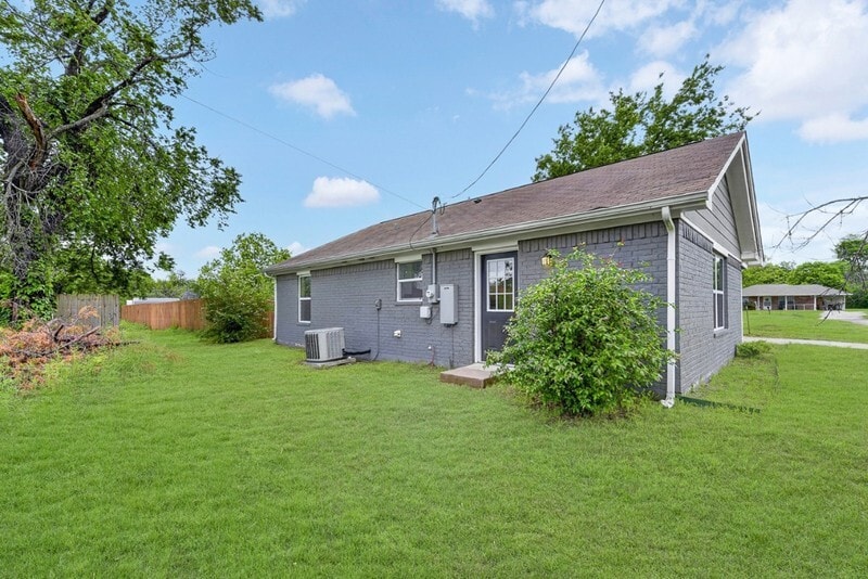 Building Photo - 317 Jones St