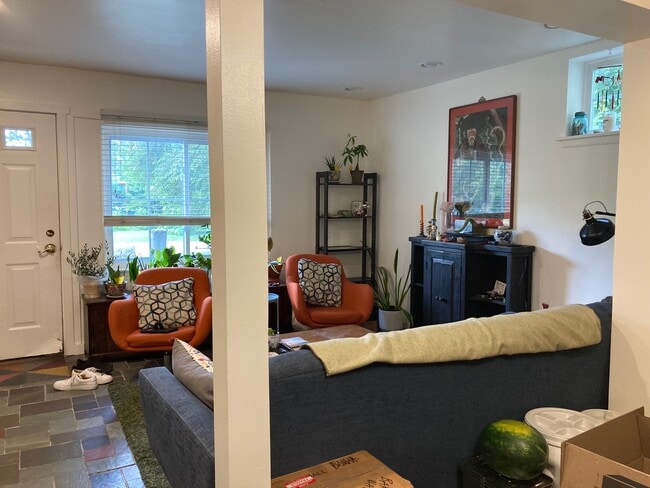 Building Photo - 509 Longshore Dr