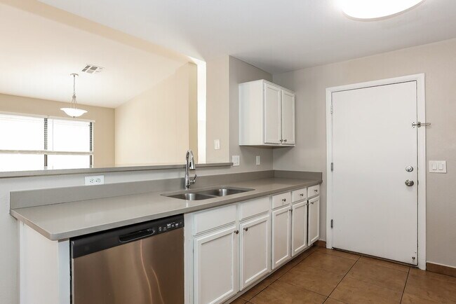 Building Photo - 8516 W Elm St