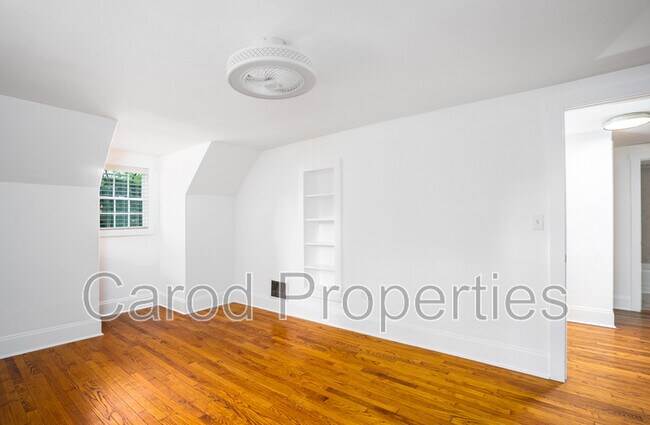 Building Photo - 3338 Eastway Dr