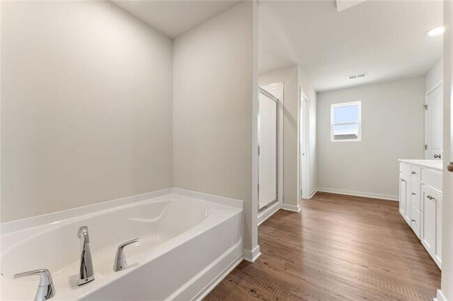 Building Photo - 1303 Farmers Loop