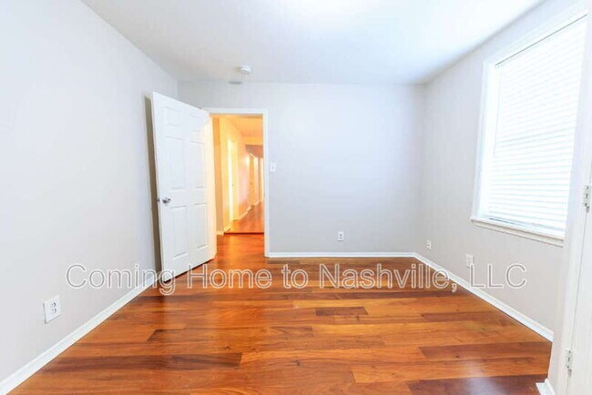 Building Photo - 891 W Sharpe Ave