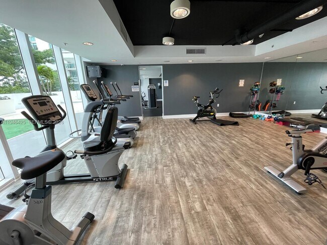 Building Photo - 1871 NW S River Dr