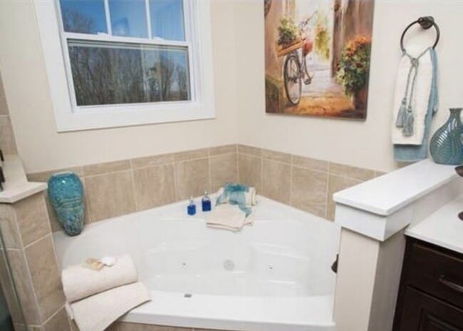 Building Photo - Weaverville