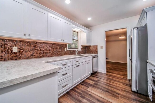 Building Photo - 2915 Creek Park Dr