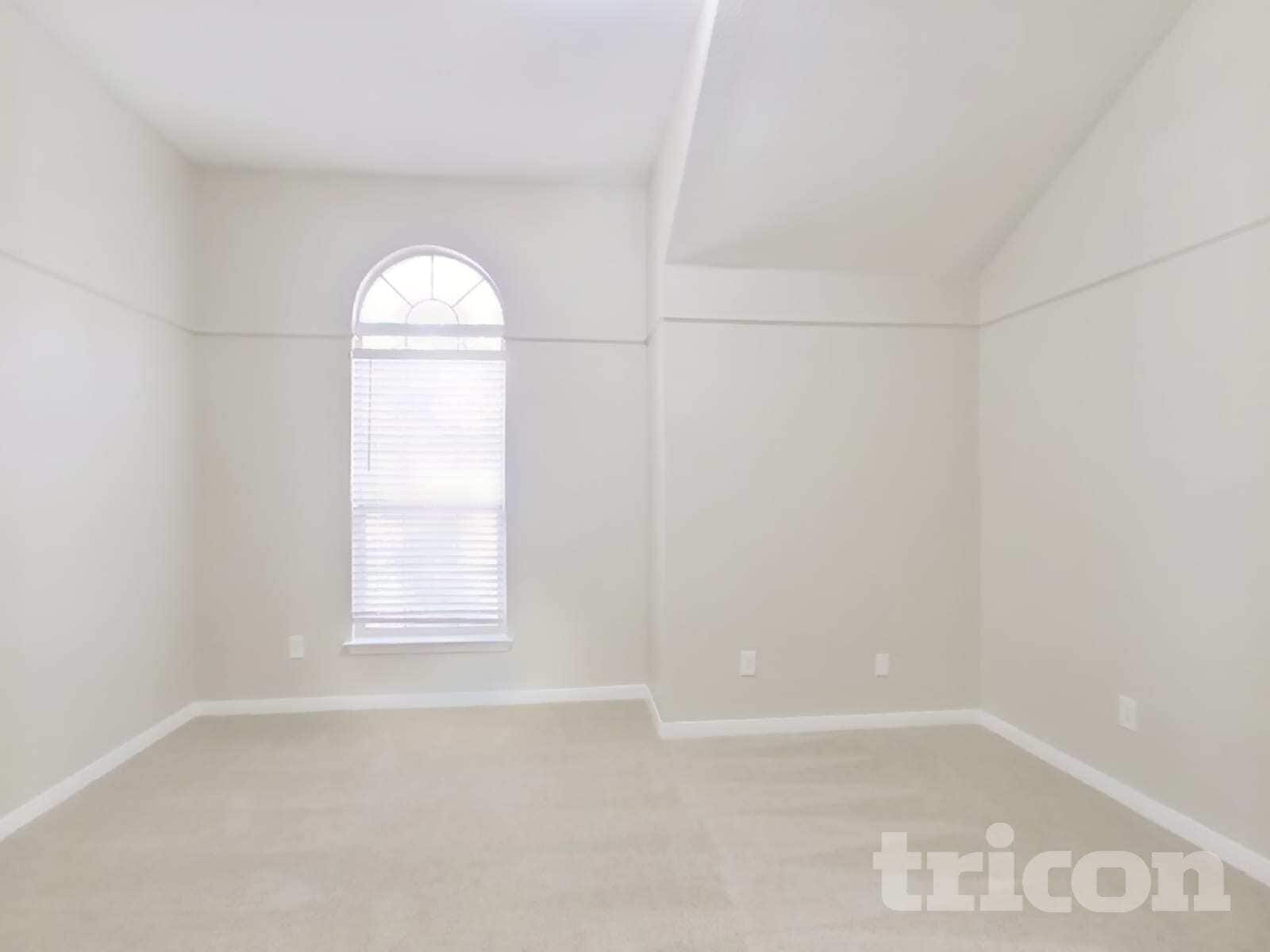 Building Photo - 352 Meadow Park