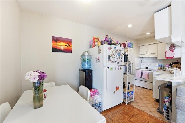 Building Photo - 1614 Union Turnpike