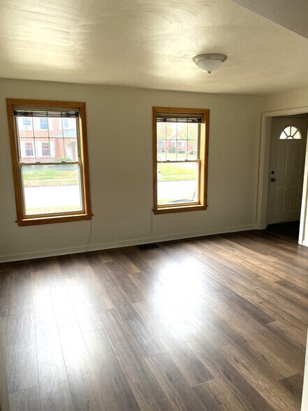 Building Photo - 1224 W 7th St