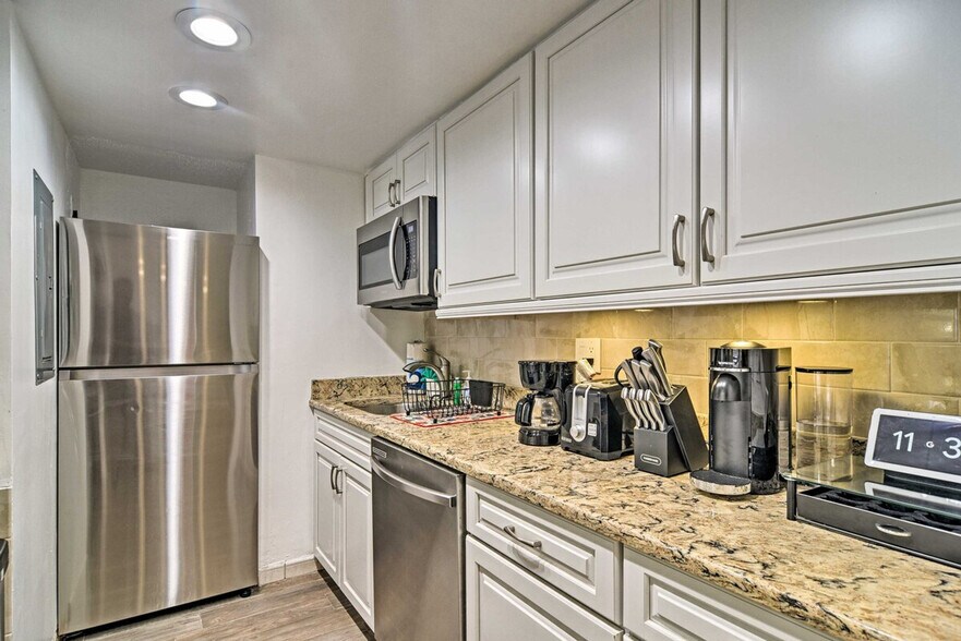 Building Photo - 8931 Blind Pass Rd