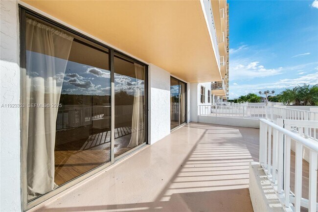 Building Photo - 290 174th St St