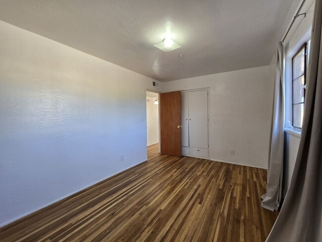 Building Photo - 2412 Rosina St