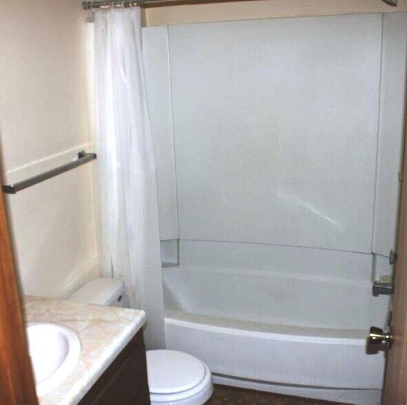 Building Photo - 1624 Greeley St S