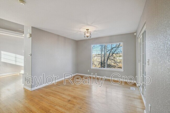 Building Photo - 22951 E Roxbury Dr