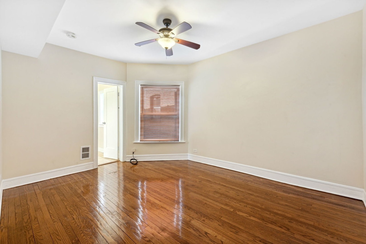 Building Photo - 7746 S East End Ave