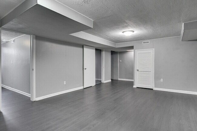 Building Photo - 2110 S 50th St