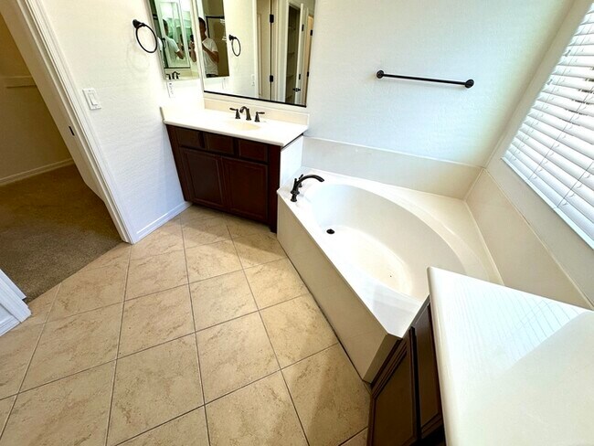 Building Photo - Fantastic Goodyear Home in Sedella