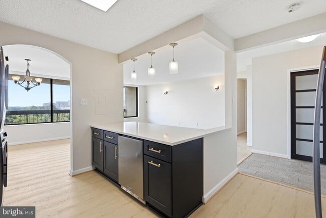 Building Photo - 3705 S George Mason Dr