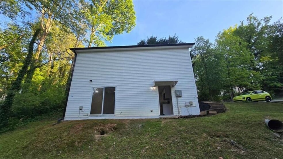 Building Photo - 3025 Mangum Dr