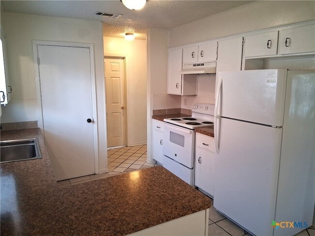 Building Photo - 1701 Lennox Ave