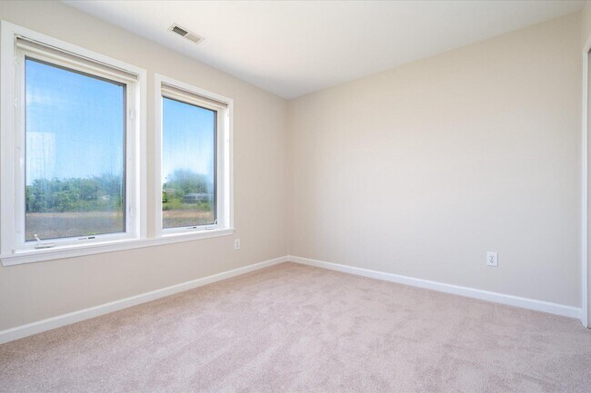 Building Photo - 1100 Paca Dr