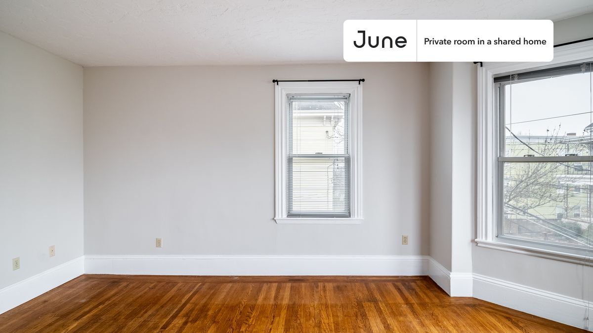 Building Photo - Private bedroom in 3 bed/1 bath Home