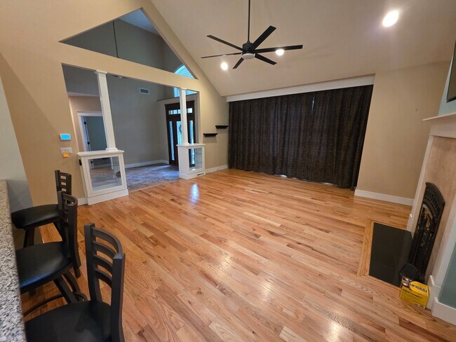 Building Photo - Luxurious 3-Bedroom Home in Poughquag, NY