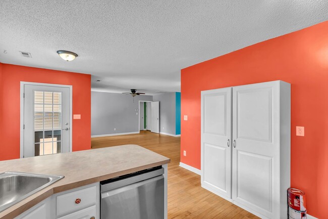 Building Photo - 403 Arabian Ln