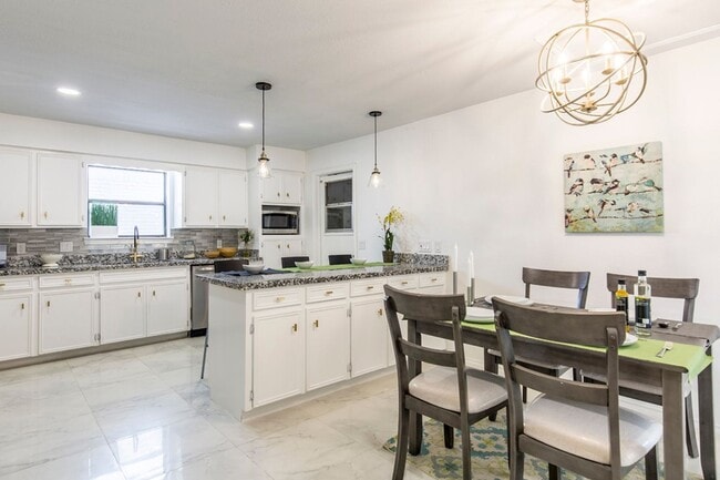 Building Photo - 1593-1595 W. Gastel Circle