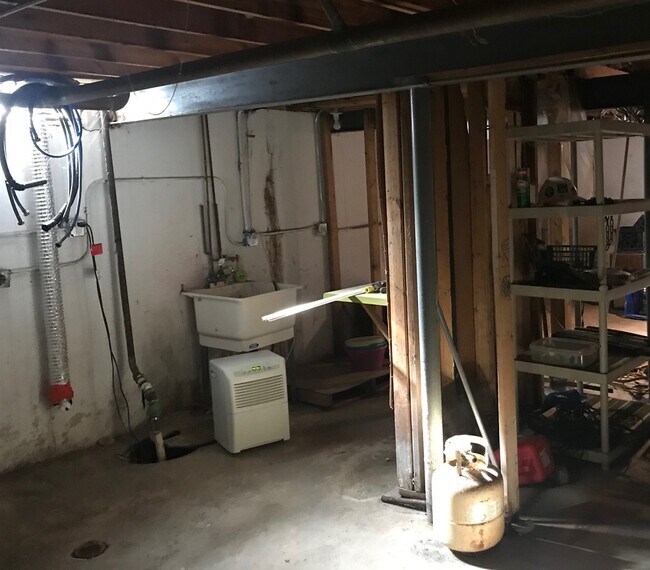Building Photo - 2138 Hebron Ave