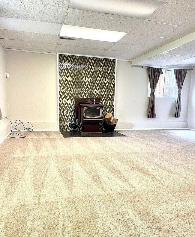 Building Photo - Beautiful Mid-Century four-bedroom Shoreline