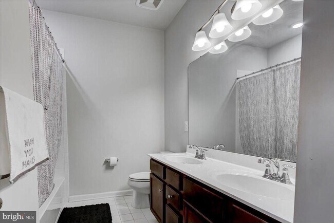 Building Photo - 3550 Briarwood Dr