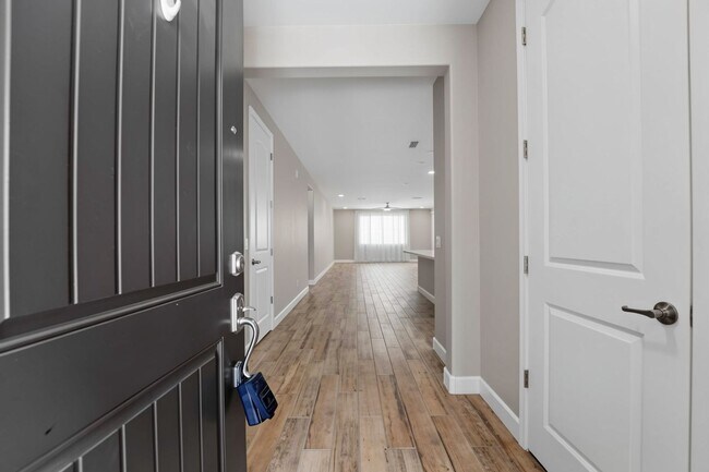 Building Photo - Luxury Kitchen + 3 Bed & Den/Office in Azure Canyon | Quartz, Gas Cooktop & More