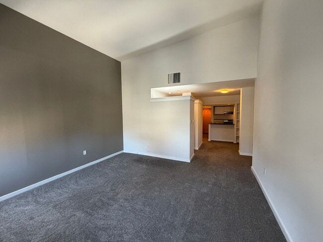 Building Photo - Welcome to Urban Elegance in the Heart of Historic Old City, Philadelphia