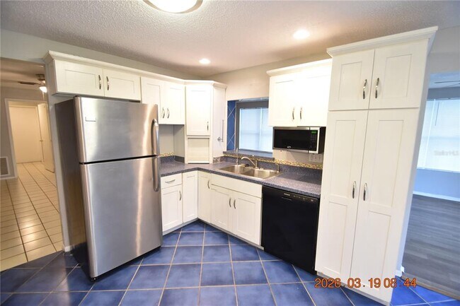 Building Photo - 2562 Redwood Way