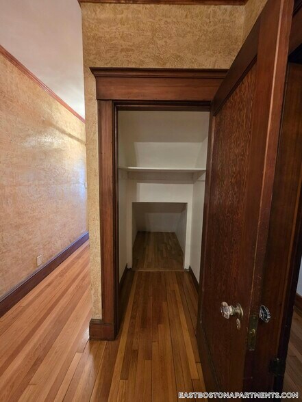 Building Photo - 102 Bayswater St