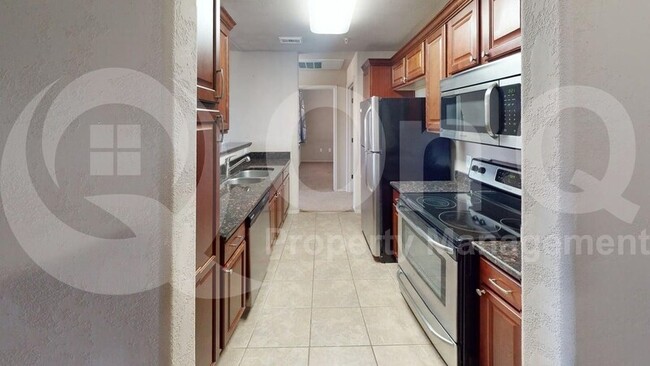 Building Photo - 2550 E River Rd