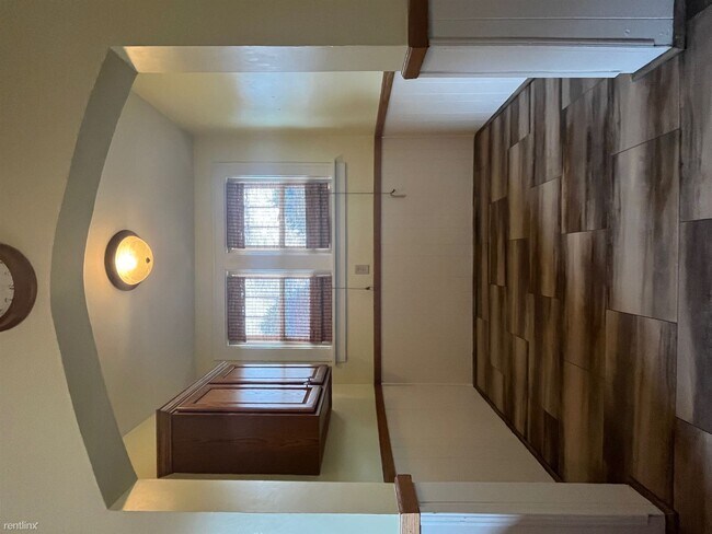 Building Photo - 3 br, 1.5 bath House - 529 Theo Moll Dr